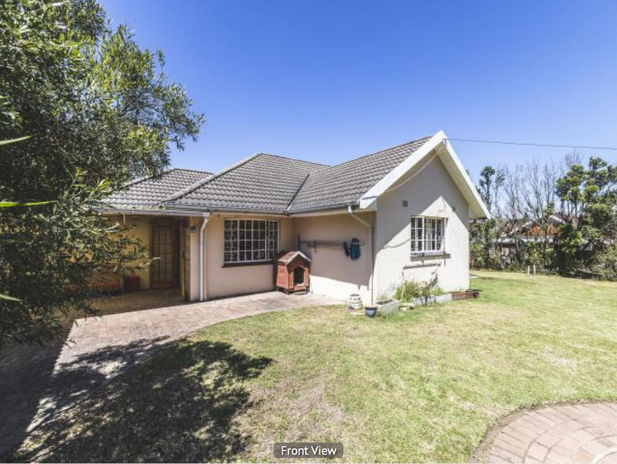 4 Bedroom Property for Sale in Beacon Bay Eastern Cape